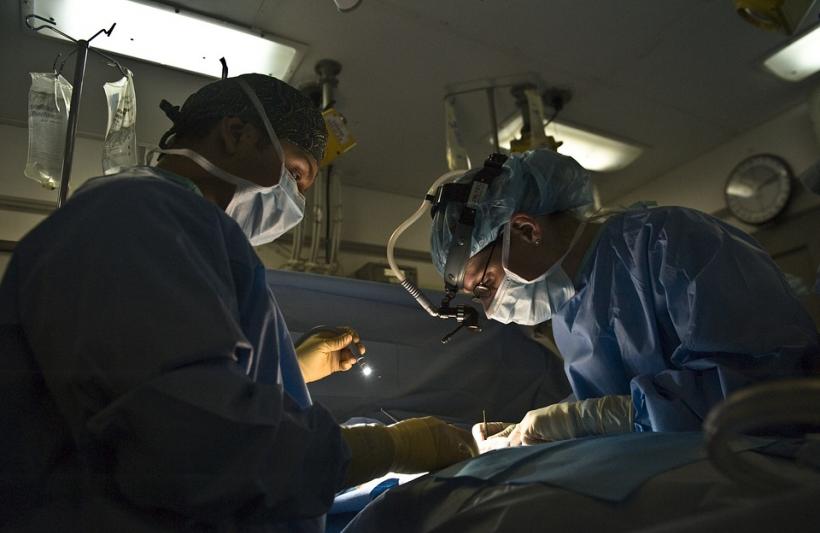 O japoneză a suferit arsuri grave în timpul unei intervenţii chirurgicale cu laser după ce gazele intestinale i-au luat foc