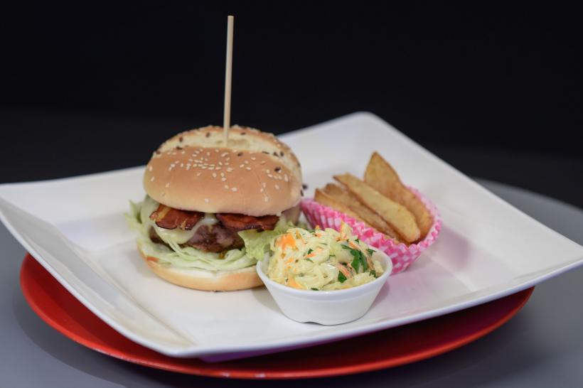 VIDEO. Chefi la cuțite, lider de piață. Chef Scărlătescu a gătit un produs pe care nu îl suportă; Florin Dumitrescu a pierdut un om de finală 18555236