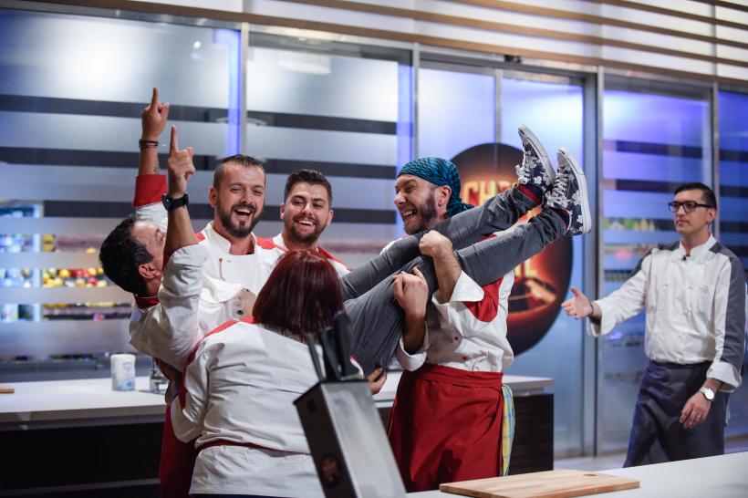 VIDEO. Chefi la cuțite, lider de piață. Chef Scărlătescu a gătit un produs pe care nu îl suportă; Florin Dumitrescu a pierdut un om de finală 18555237