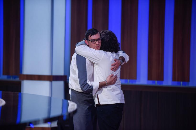 VIDEO. Chefi la cuțite, lider de piață. Chef Scărlătescu a gătit un produs pe care nu îl suportă; Florin Dumitrescu a pierdut un om de finală 18555246