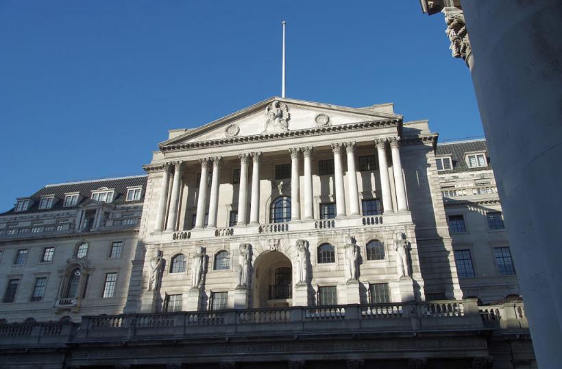 Banca Angliei renunţă la reducerea dobânzii, după ce votul în favoarea Brexitului a dus la deprecierea lirei sterline