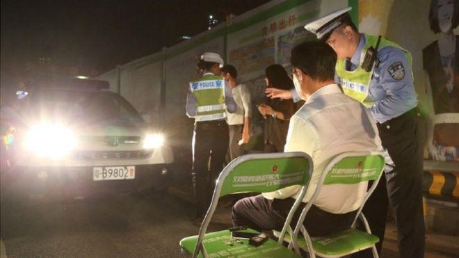 Pedeapsă inedită în China pentru conducătorii auto care îi ''orbesc'' pe şoferi cu faza lungă a farurilor