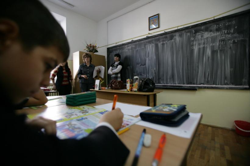 Peste 40 la sută dintre copiii din România nu înţeleg ce citesc