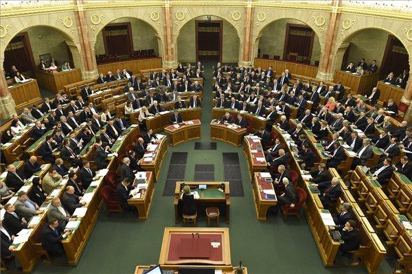 Parlamentul respinge amendamentul constituţional dorit de Orban pentru interzicerea redistribuirii refugiaţilor