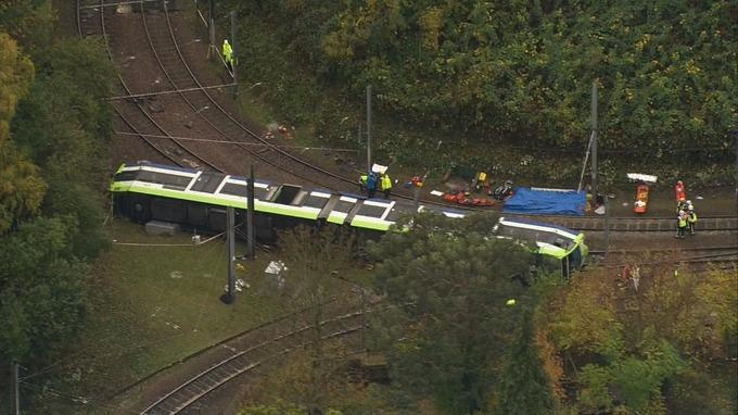 Cinci morţi în accidentul de tramvai din Londra; vatmanul arestat