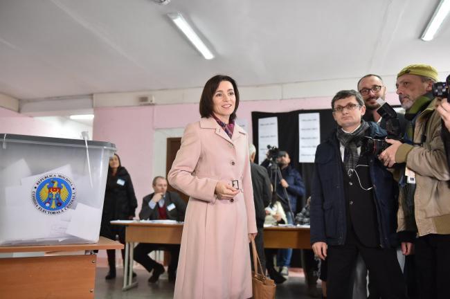Alegeri în R. Moldova: Igor Dodon îi cere Maiei Sandu să se dezică de cetăţenia română 