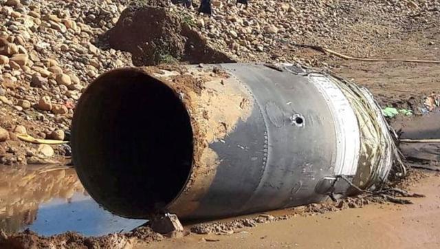Doi cilindri de metal au căzut din cer într-o zonă minieră din Myanmar