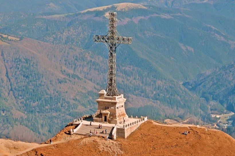 VIDEO. Crucea Caraiman - monumentul istoric impunător de pe culmile Carpaților