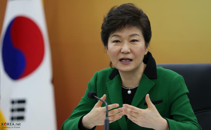 Sud-coreenii cer demisia preşedintei Park Geun Hye