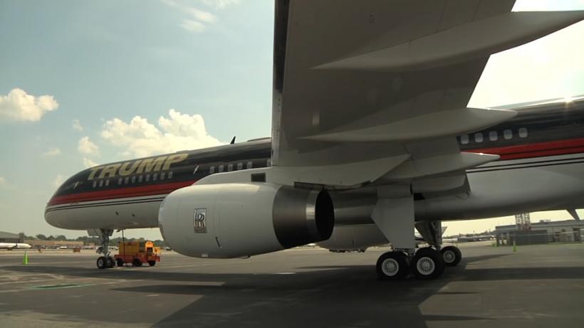 VIDEO! Iată cum arată interiorul avionului de 100 de MILIOANE de dolari al lui Trump, cu baie de aur şi home-cinema 18556732