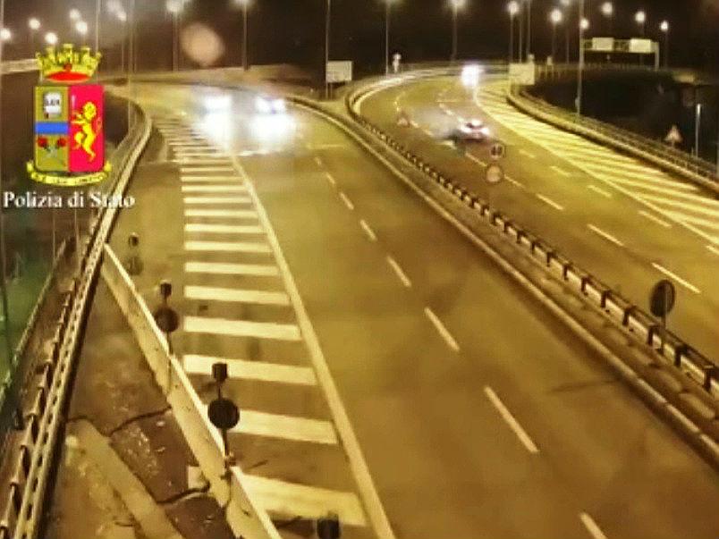 VIDEO. O româncă a şocat Italia! Beată criţă, gonea pe contrasens pe o autostradă