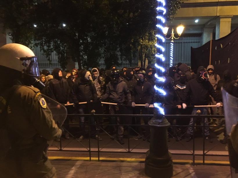 VIDEO - Protest la Atena împotriva vizitei lui Obama; poliția a folosit gaze lacrimogene împotriva manifestanților