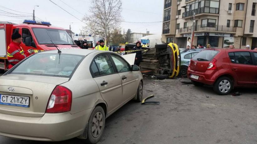 Accident rutier GRAV în Constanța. Două persoane au rămas încarcerate