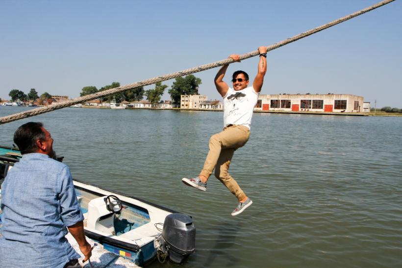 Cosmin Seleși era să se înece în Dunăre! Nu rata prima ediție a emisiunii ”Poftiți la muncă” 18557430