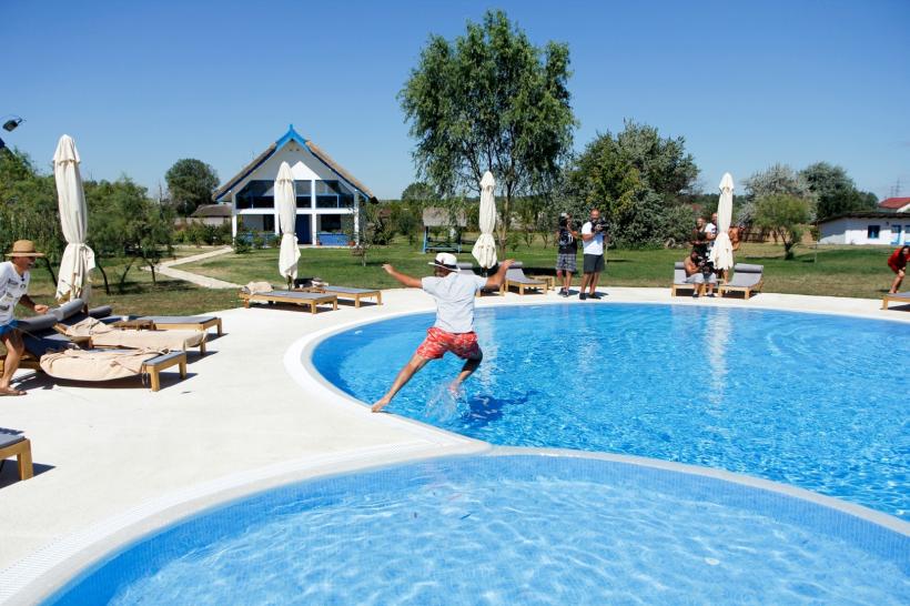 Cosmin Seleși era să se înece în Dunăre! Nu rata prima ediție a emisiunii ”Poftiți la muncă” 18557440