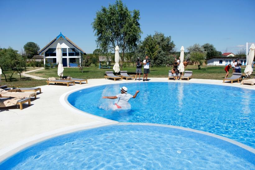 Cosmin Seleși era să se înece în Dunăre! Nu rata prima ediție a emisiunii ”Poftiți la muncă” 18557441