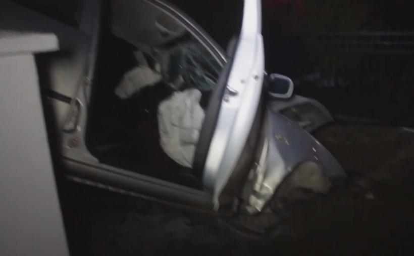 Accident grav în Bistrița: Trei tineri s-au izbit de două capuri de pod