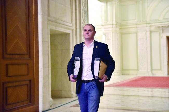 ÎCCJ: Sebastian Ghiţă rămâne sub control judiciar pe cauţiune, cu interdicţia de a părăsi România 