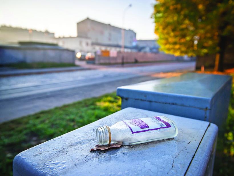 Serial „Alcoolul la români”.  „Licoarea“ care ucide pe loc. Zeci de victime, nici un vinovat 18557631