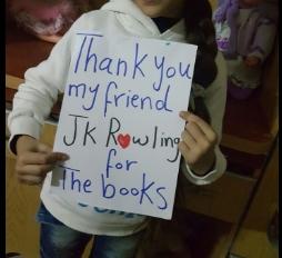 GALERIE FOTO! Scriitoarea britanică J.K. Rowling i-a trimis unei fetiţe din Siria un e-book cu toate volumele lui Harry Potter