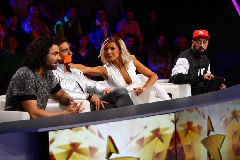 Next Star. O lamă, animalul de companie al unei concurente  18557962