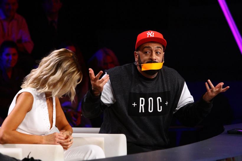 Next Star. O lamă, animalul de companie al unei concurente  18557963