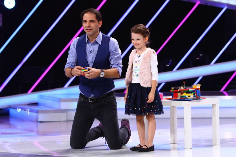 Next Star. O lamă, animalul de companie al unei concurente  18557966