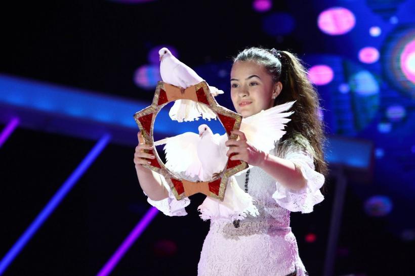 Next Star. O lamă, animalul de companie al unei concurente  18557968