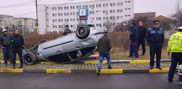 Accident spectaculos într-un sens giratoriu din Rovinari