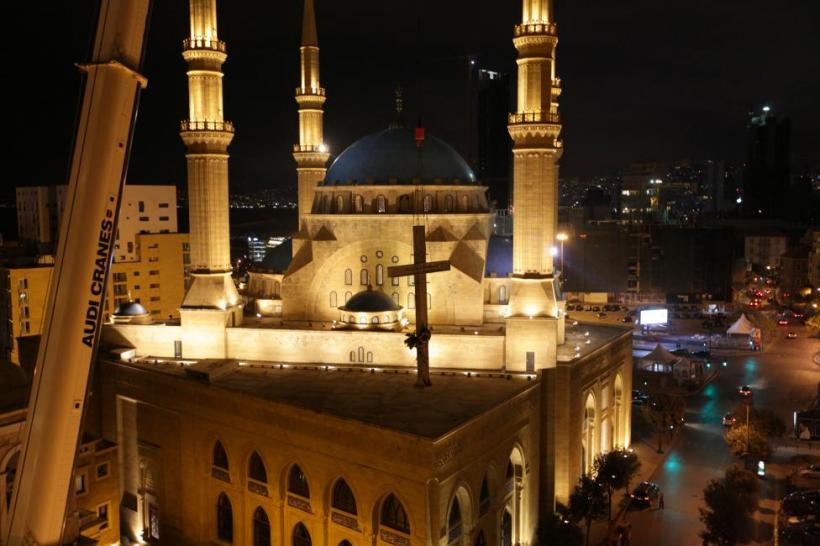 Noul turn-clopotniţă al catedralei din Beirut a fost ajustat pentru a nu depăşi înălţimea minaretelor învecinate