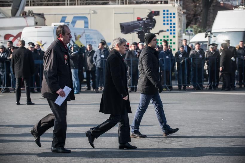 Galerie Foto - Defilarea militară cu ocazia Zilei Naţionale a României 18558945