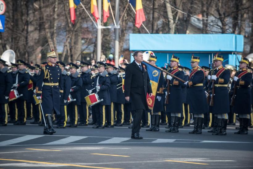 Galerie Foto - Defilarea militară cu ocazia Zilei Naţionale a României 18558947