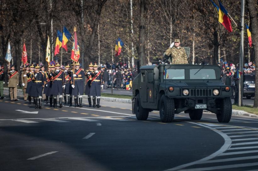 Galerie Foto - Defilarea militară cu ocazia Zilei Naţionale a României 18558949