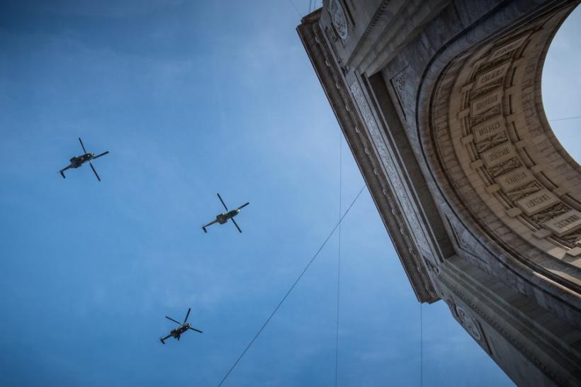 Galerie Foto - Defilarea militară cu ocazia Zilei Naţionale a României 18558957