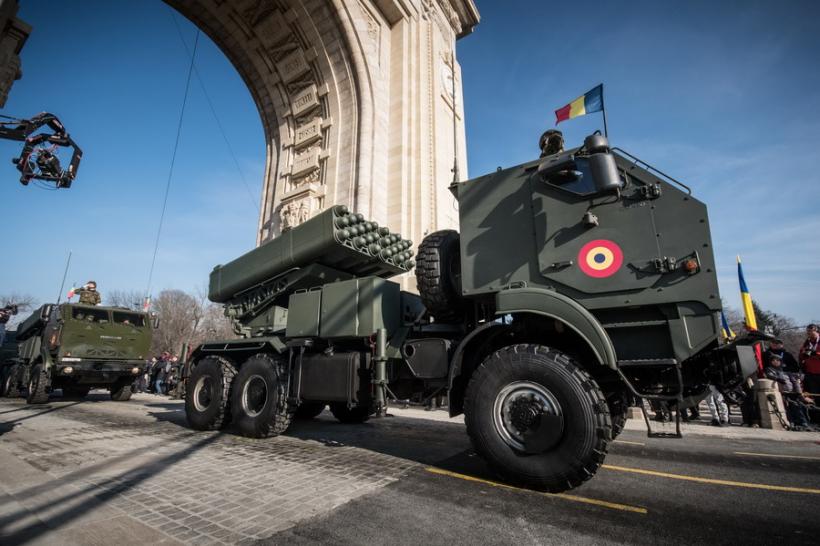 Galerie Foto - Defilarea militară cu ocazia Zilei Naţionale a României 18558961