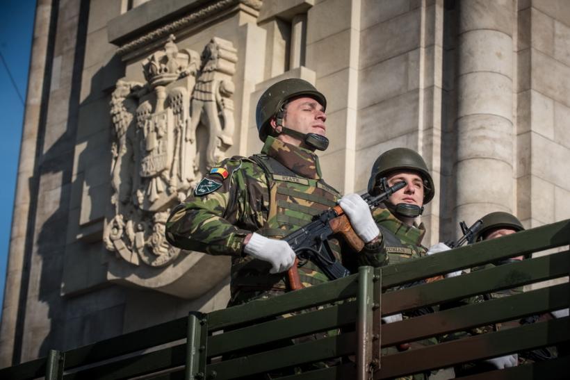 Galerie Foto - Defilarea militară cu ocazia Zilei Naţionale a României 18558963