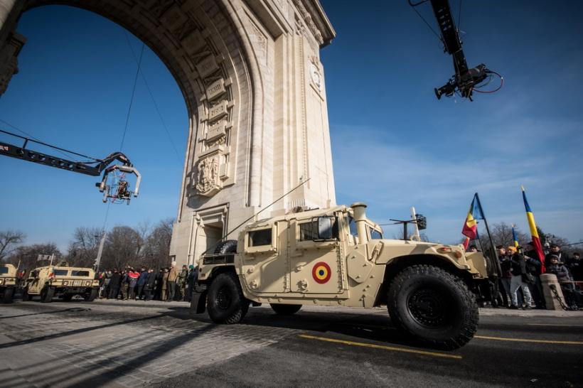 Galerie Foto - Defilarea militară cu ocazia Zilei Naţionale a României 18558964