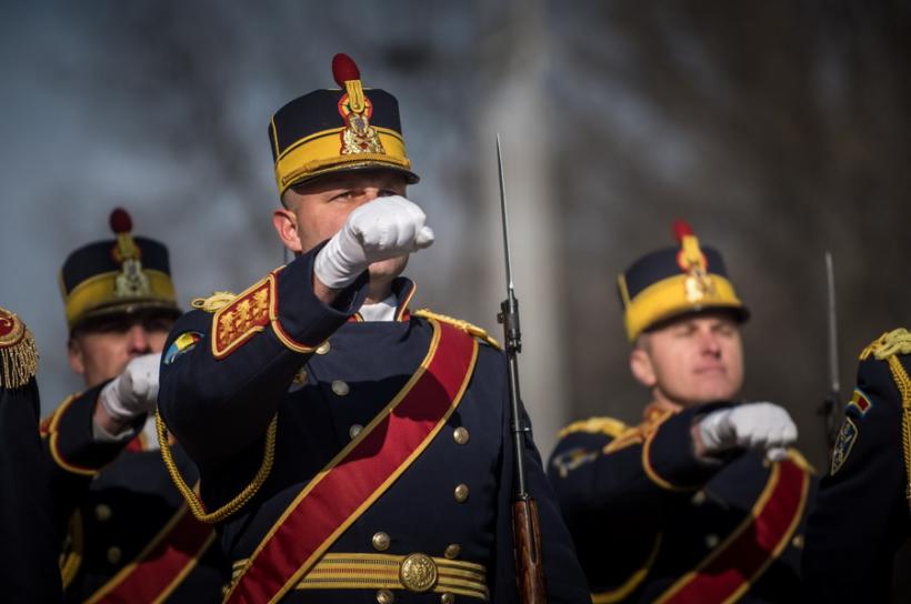 Galerie Foto - Defilarea militară cu ocazia Zilei Naţionale a României 18558967