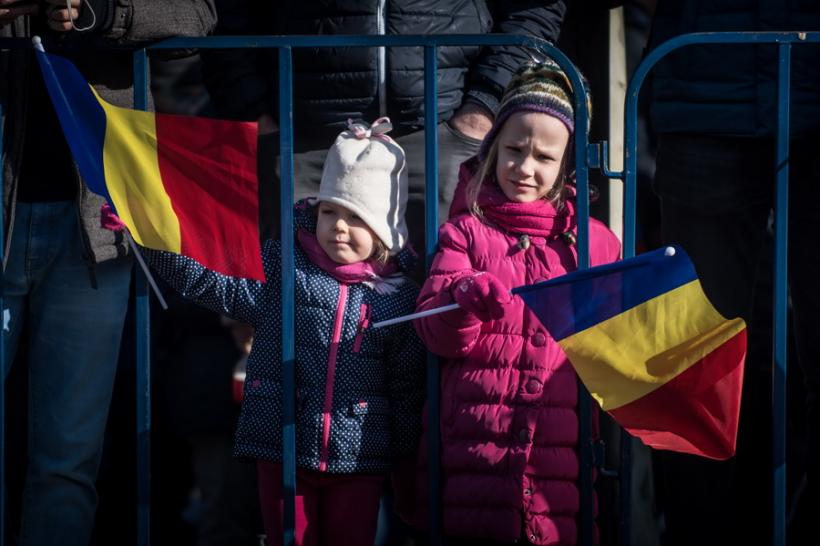 Galerie Foto - Defilarea militară cu ocazia Zilei Naţionale a României 18558968