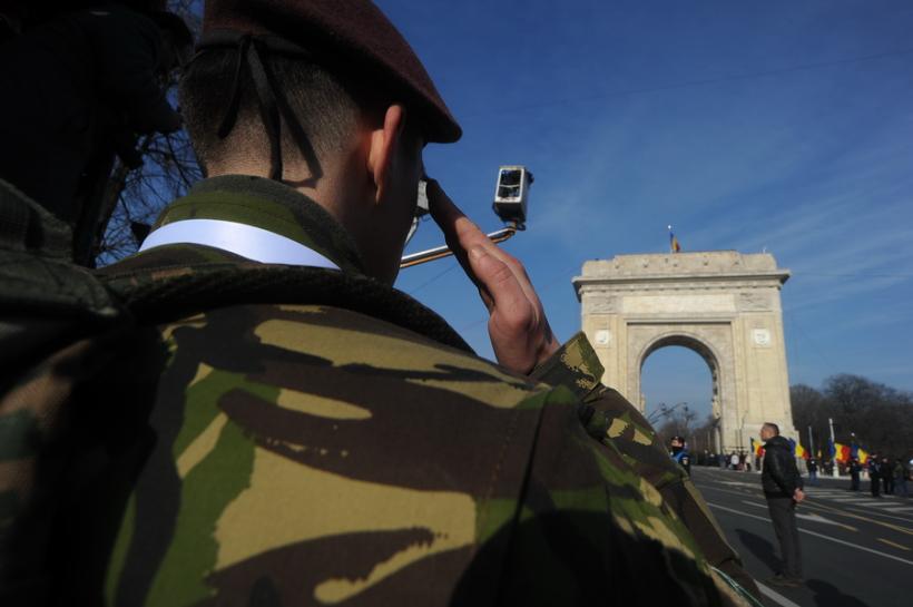 Galerie Foto - Defilarea militară cu ocazia Zilei Naţionale a României 18558981