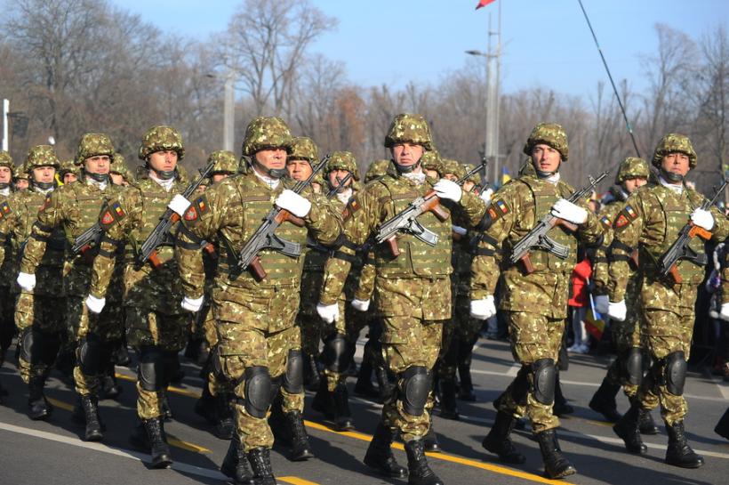 Galerie Foto - Defilarea militară cu ocazia Zilei Naţionale a României 18558982