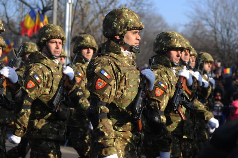 Galerie Foto - Defilarea militară cu ocazia Zilei Naţionale a României 18558983