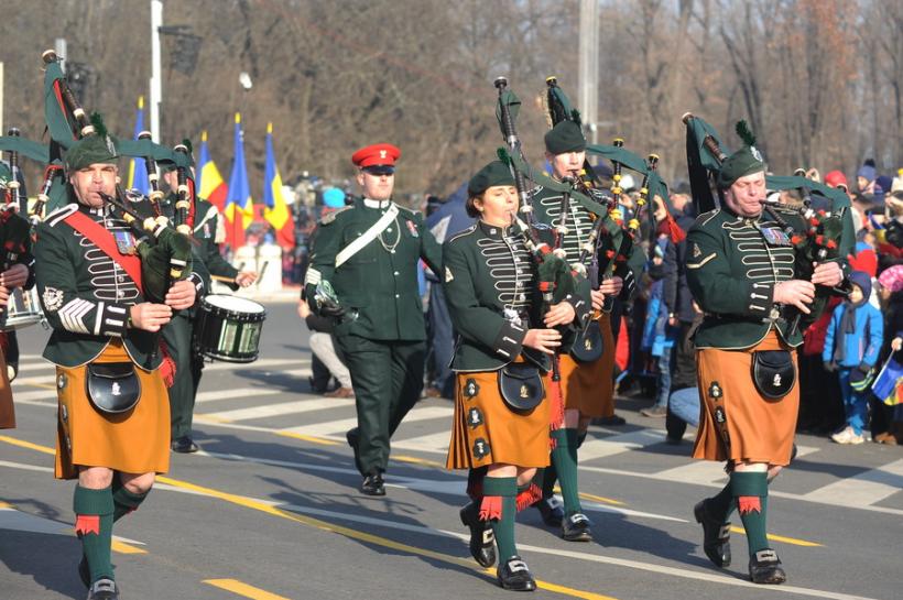 Galerie Foto - Defilarea militară cu ocazia Zilei Naţionale a României 18558984