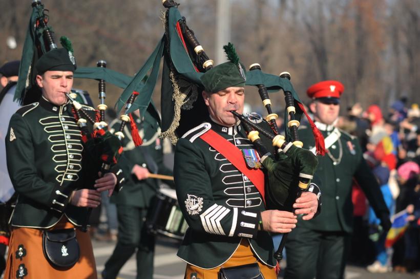 Galerie Foto - Defilarea militară cu ocazia Zilei Naţionale a României 18558985