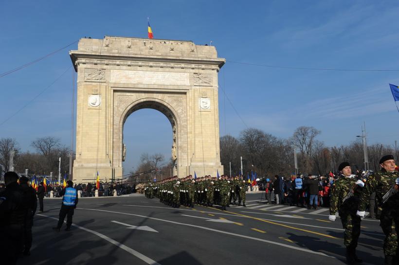 Galerie Foto - Defilarea militară cu ocazia Zilei Naţionale a României 18558986