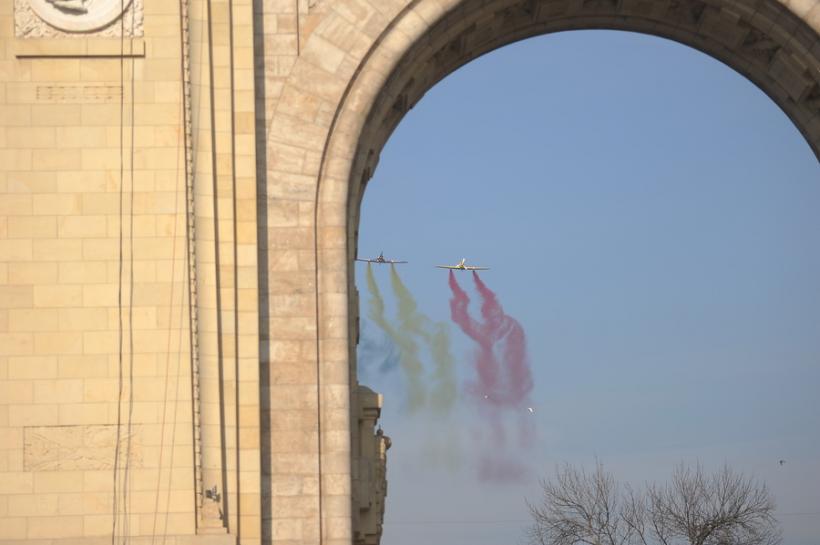 Galerie Foto - Defilarea militară cu ocazia Zilei Naţionale a României 18558989