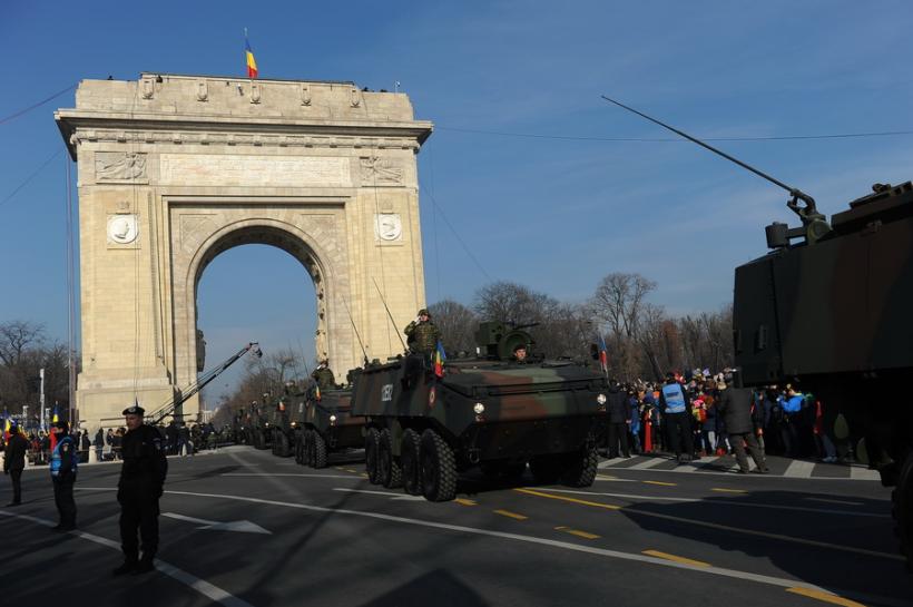 Galerie Foto - Defilarea militară cu ocazia Zilei Naţionale a României 18558991
