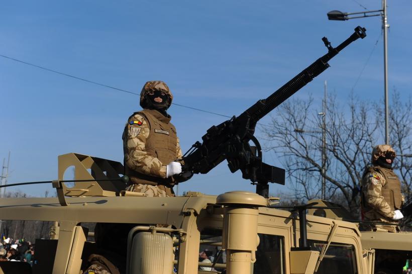 Galerie Foto - Defilarea militară cu ocazia Zilei Naţionale a României 18558992