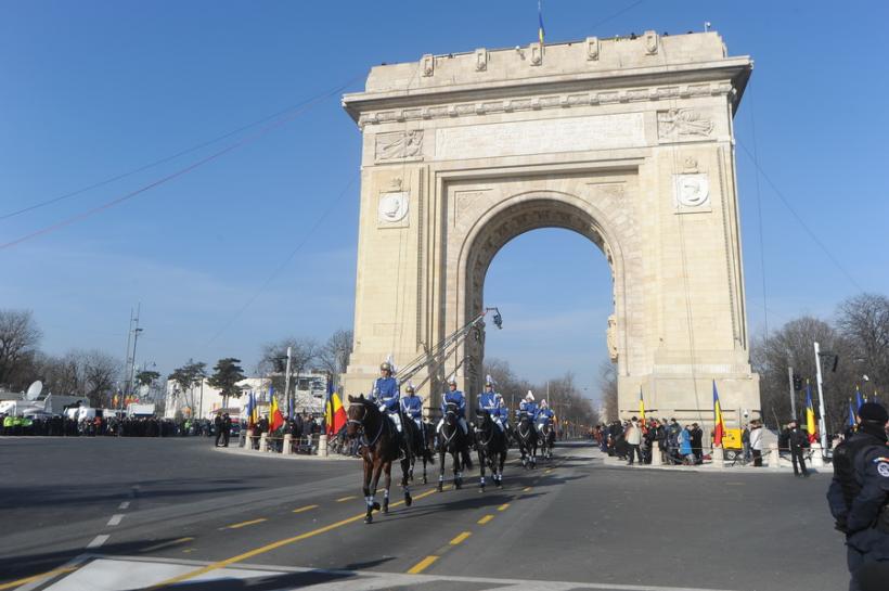 Galerie Foto - Defilarea militară cu ocazia Zilei Naţionale a României 18558994