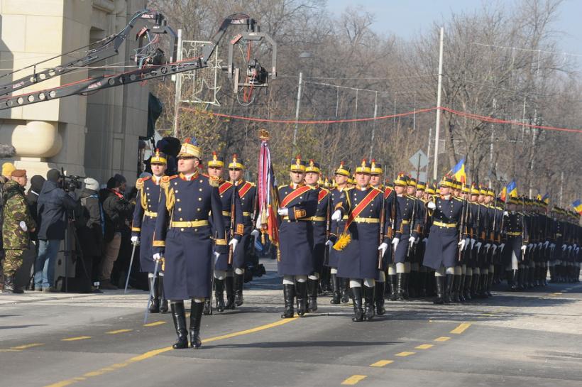 Galerie Foto - Defilarea militară cu ocazia Zilei Naţionale a României 18558995